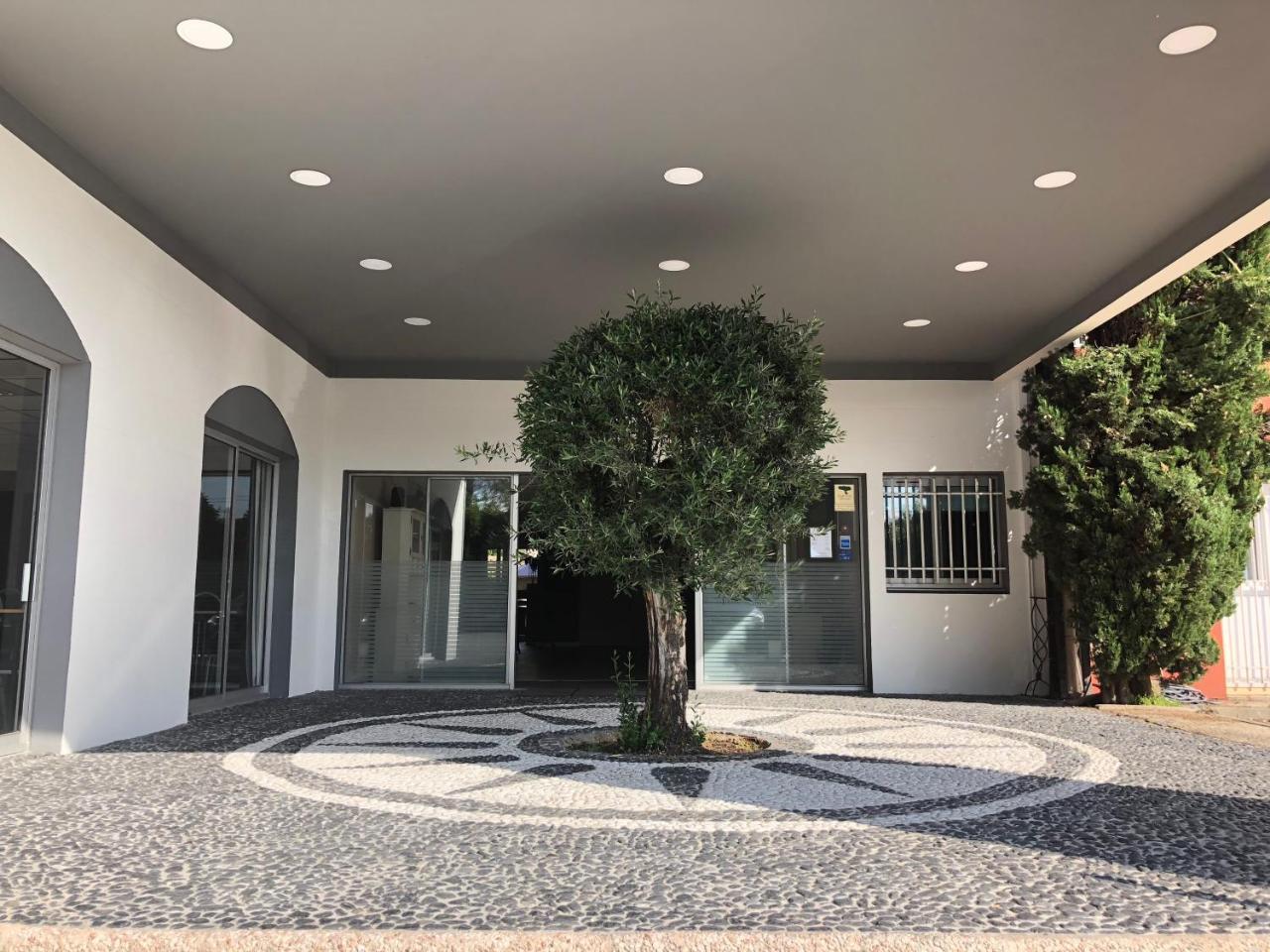 Best Western Terre De Provence Le Cannet-des-Maures Exterior foto